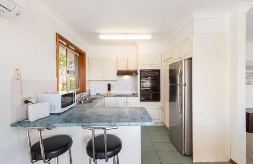Malua Bay House | Breezy Bungalow at Malua