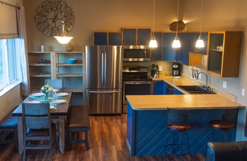 Wildernest Condo | Breezy CO mountain condo with spectacular sunset