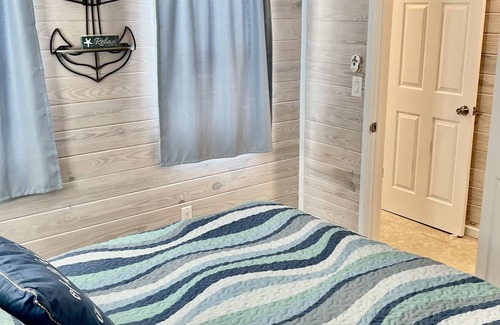 Man O War Cay Cottage | Breezy Hill, Cozy Bahamian Cottage