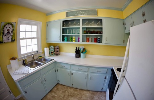 Northeast Virginia Beach Condo | Breezy, Quaint, and Dog- Friendly North End duplex.