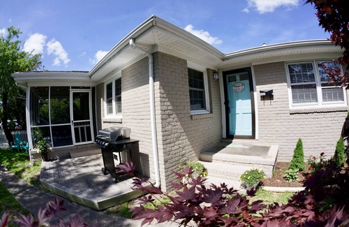 Northeast Virginia Beach Condo | Breezy, Quaint, and Dog- Friendly North End duplex.