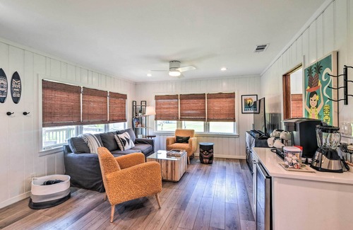 Surfside Beach Cottage | Breezy Surfside Beach Home w/Deck: Walk to Beach