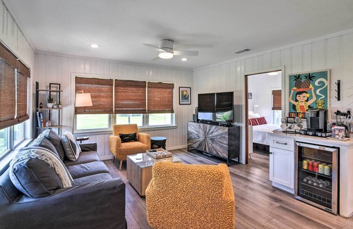 Surfside Beach Cottage | Breezy Surfside Beach Home w/Deck: Walk to Beach