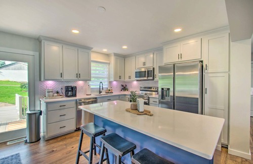 Penhook House | Brenda ✦ Hot Tub ✦ Gentle/Walk Slope to the Lake ✦ Stocked Kitchen ✦ King Beds