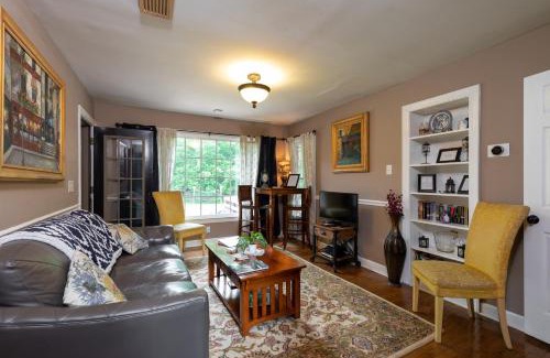 Goodlettsville Apartment | Brenda Lee History 2BR Villa Pool Hot Tub