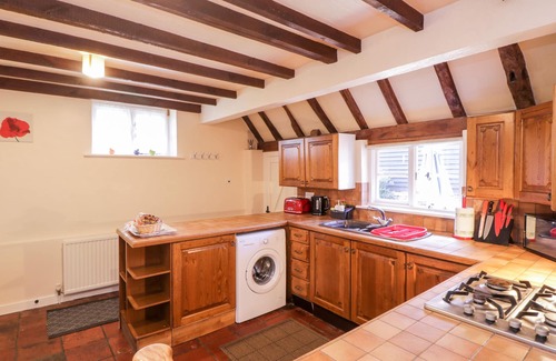 Chislet Cottage | BREW COTTAGE, pet friendly, character holiday cottage in Marshside