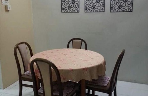 Rumah Pangsa Taman Utama House | Brian Holiday Home