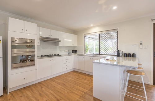 Stanthorpe House | Briar Rose Cottages - Cedar Cottage