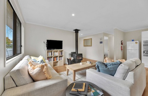Stanthorpe House | Briar Rose Cottages - Cedar Cottage