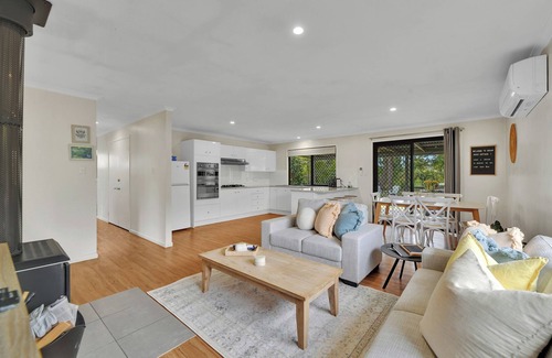 Stanthorpe House | Briar Rose Cottages - Cedar Cottage