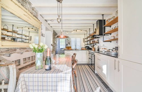 Milton Combe Cottage | Briardene Cottage- Idyllic Country Cottage with Private Hot Tub