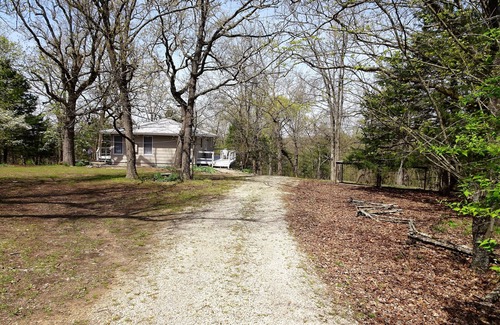 Gamaliel Cabin | Briarwood Cabin, overlooking Lake Norfork near Mountain Home, Arkansas.