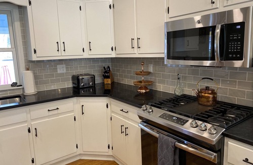 Saugerties House | Brick Cottage Retreat- Saugerties Village, Hunter Mtn Skiing, HITS, Woodstock