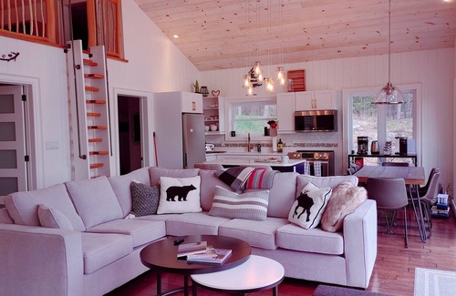 Unorganized Centre Parry Sound Cottage | Brick's Lake House Retreat