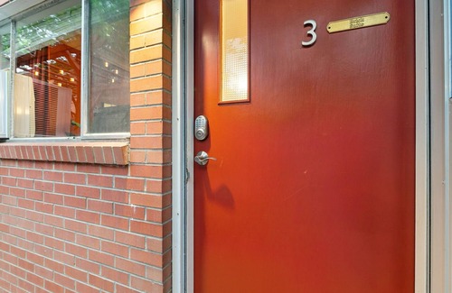 Old Town Condo | Brick Suite | Bright & Bold Retreat Near Old Town
