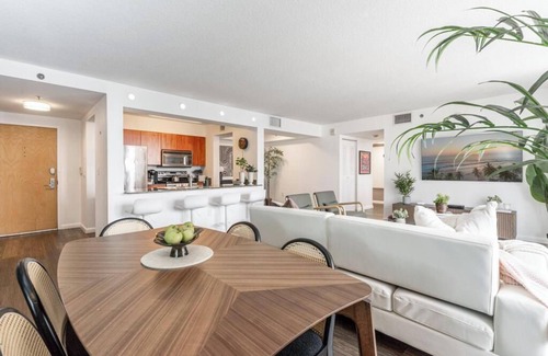 Brickell Condo | Brickell: 2 bedroom condo in the heart of Miami's vibrant neighborhood- City & Water View