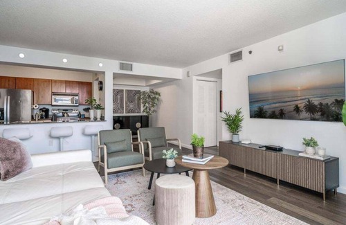 Brickell Condo | Brickell: 2 bedroom condo in the heart of Miami's vibrant neighborhood- City & Water View