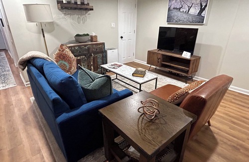 Near Northeast Apartment | Brickside on the Boundary: A Cozy Basement Suite