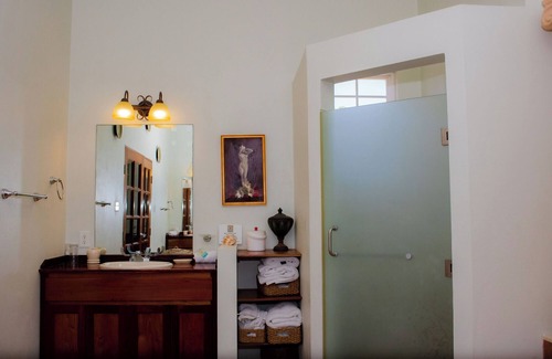 Orchid Bay Apartment | BRIDAL SUITE - KING Room