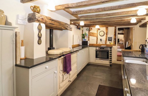 Axminster Cottage | BRIDGE COTTAGE, pet friendly, character holiday cottage in Dalwood