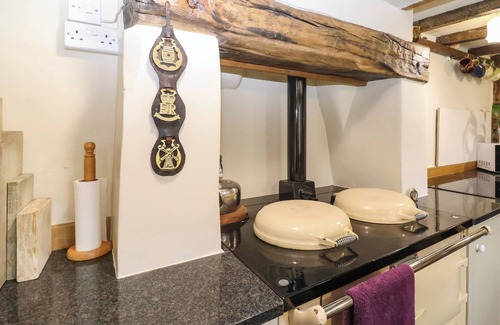 Axminster Cottage | BRIDGE COTTAGE, pet friendly, character holiday cottage in Dalwood