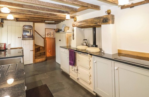 Axminster Cottage | BRIDGE COTTAGE, pet friendly, character holiday cottage in Dalwood