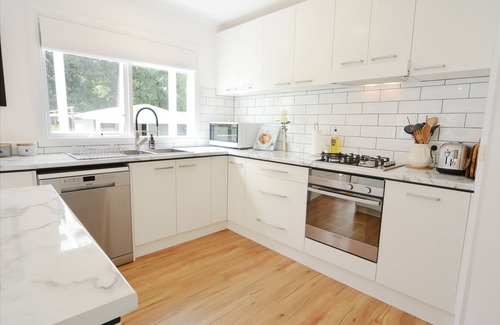 Bendigo House | Bridge Haven - A modern, bright and beautifully-appointed home!