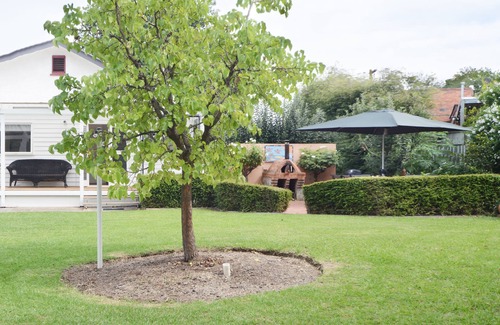 Bendigo House | Bridge Haven - A modern, bright and beautifully-appointed home!