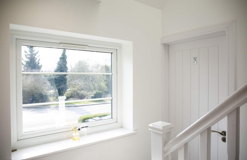 Shottery Apartment | Bridge House | 1-Bedroom Apartment with Parking