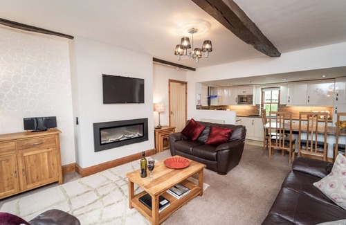 Keswick Cottage | Bridge House Apartment 2 - an apartment that sleeps 6 guests in 3 bedrooms