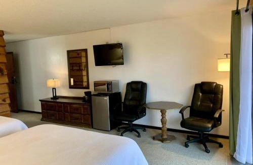 Tomahawk House | Bridge Inn Tomahawk -1st Floor, 2 Queen Size Bed, Walkout, River View