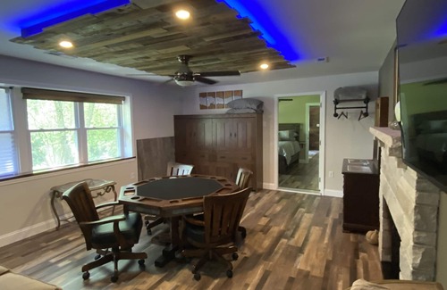 Patricksburg Cabin | Bridge-view Family Suite