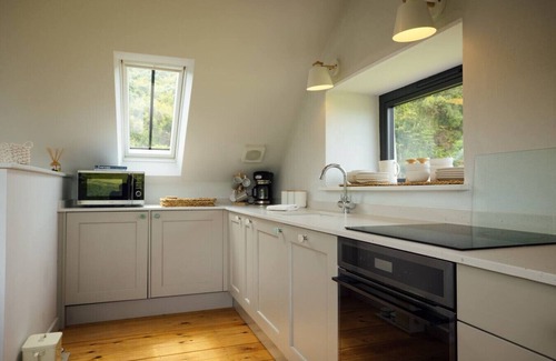 Trefin Cottage | Bridgend Cottage · Cliff-top Cottage on Coast Path w/Panoramic Views
