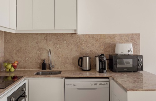 Santo Amaro Apartment | Bridgeview Alcântara – The 3BR Loft Edition