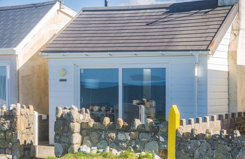 Dinas House | Brig Y Don - Three Bedroom House, Sleeps 4
