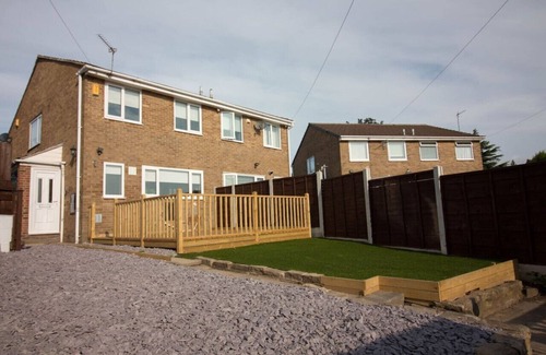 Rastrick House | Brighouse →3 mins | Pets Stay Free | 138 Mbps | Garden