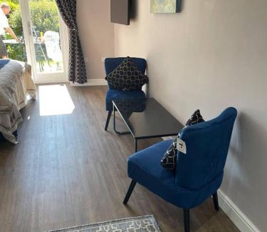 Brighouse Apartment | Brighouse Studio - Pet Friendly! - Free Parking
