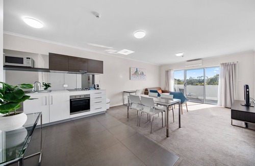 Greenway Apartment | Bright 1-Bed Apartment with Balcony