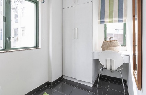 Sheung Wan Apartment | Bright 1 bed room flat with rooftop