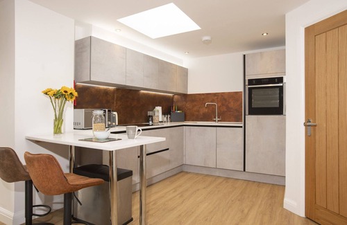 Swindon Apartment | Bright 2 Bed Flat in the heart of Old Town Swindon
