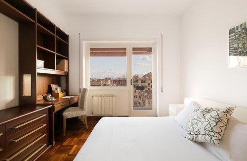Appio Latino Apartment | Bright 2 Bedroom Apartment in San Giovanni