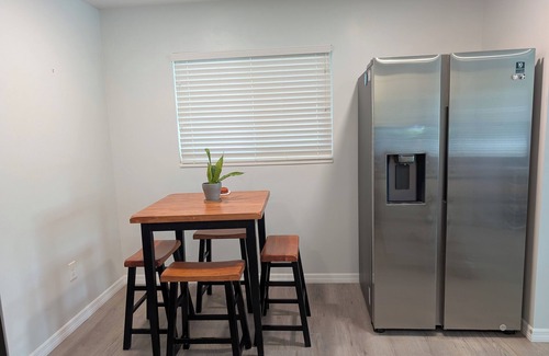 Tropic House | Bright 2-bedroom house in Melbourne