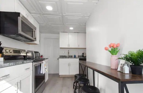 Jeffries Point Apartment | Bright 2BR by Boston Waterfrontn