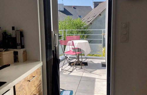Bono Apartment | Bright 53m2 apartment in the trees in the heart of a village on the Gulf of Morbihan