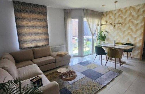 Ganshoren Apartment | Bright apartment with private terrace right next to the Basilix