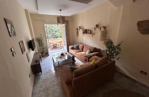 Shurtah al-Dakhlah Apartment | Bright & Airy home