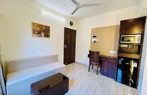 Kandivali East Apartment | Bright & Airy Twin Bed Apartment THE BNB STAY