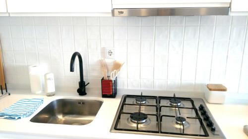 Alcantara Apartment | Bright Alcântara Escape with AC