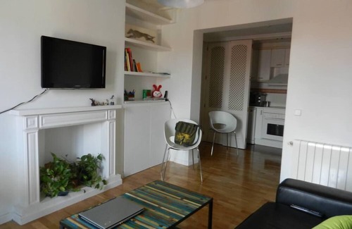 Embajadores Apartment | Bright and airy 2 bedroom apartment downtown Madrid