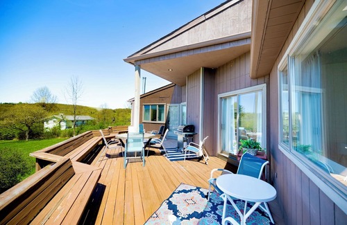 Eagles Mere House | Bright and airy home with sunset views less than a mile to the lake and village